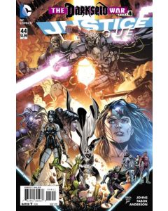 Justice League (2011) #  44 (9.0-VFNM) The Darkseid War