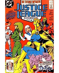 Justice League America (1987) #  31 (6.0-FN) Adam Hughes cover + art