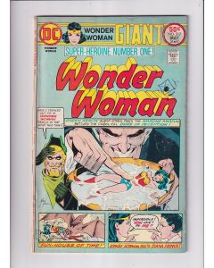 Wonder Woman (1942) # 217 (4.5-VG+) (264532) Green Arrow
