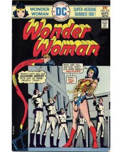 Wonder Woman (1942) # 219 (3.0-GVG) Elongated Man